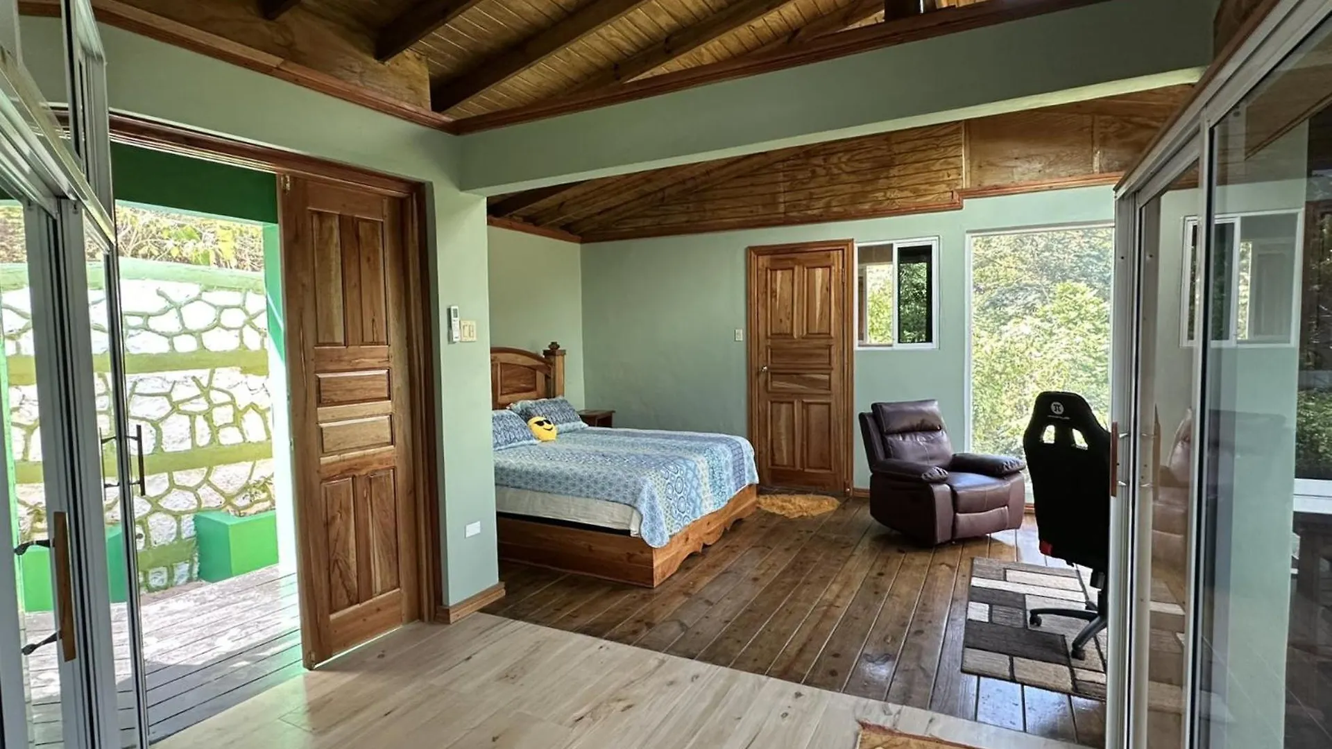 Exclusive Mountain And Farm Villa Escape Spring Garden